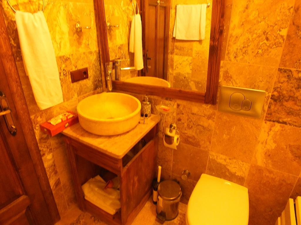 Dilek Tepesi Cave Hotel Ayvali Rom bilde